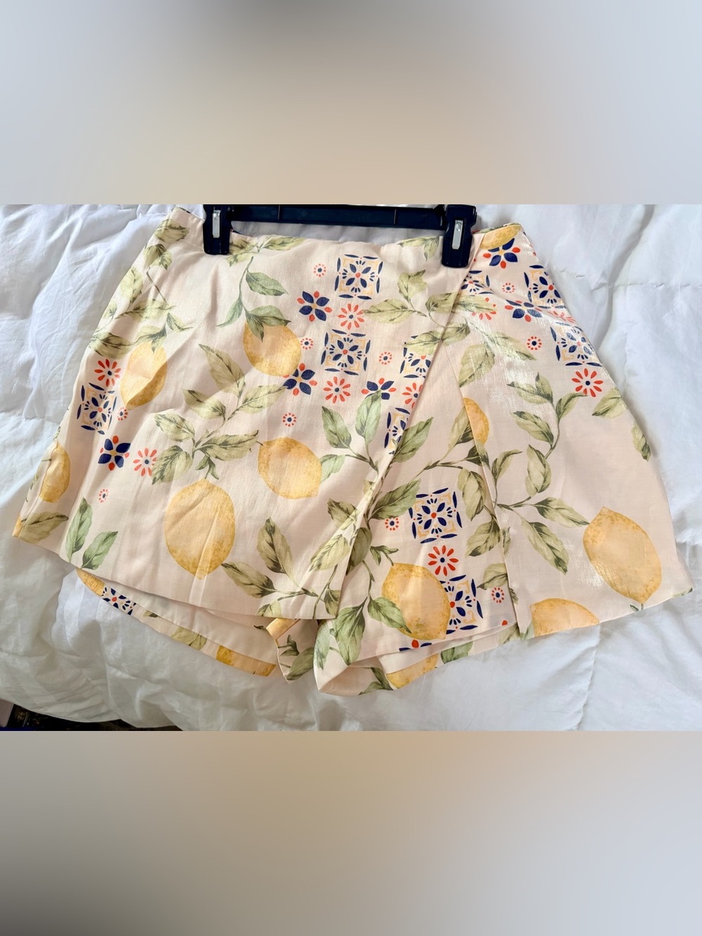 Women's Lemon Print Cream Skort Shorts